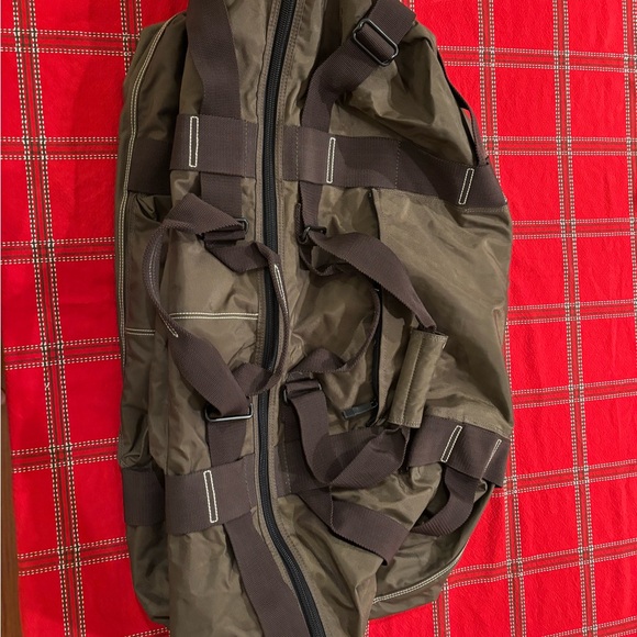 Excellent duffle bag. - Picture 3 of 7